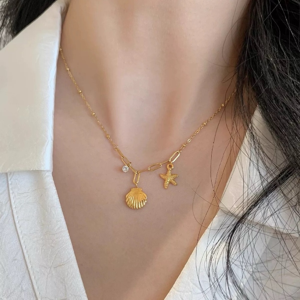 Stainless steel gold cute sea shell 🐚 with starfish necklace - Picture 3 of 6